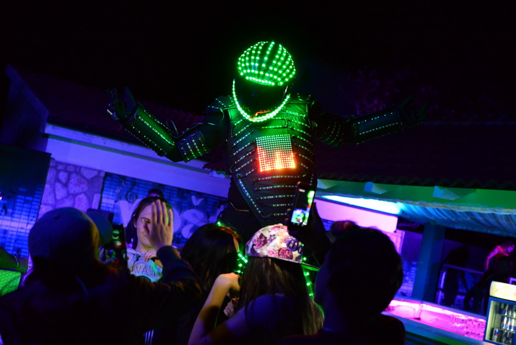 Nostromo & Vagabundo Vir: DJ Djuka i Led robot Nostromo & Vagabundo Vir: DJ Djuka i Led robot