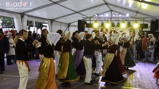 Paški zimski karneval 2018: Karnevalska povorka prošla ulicama grada do Pijace