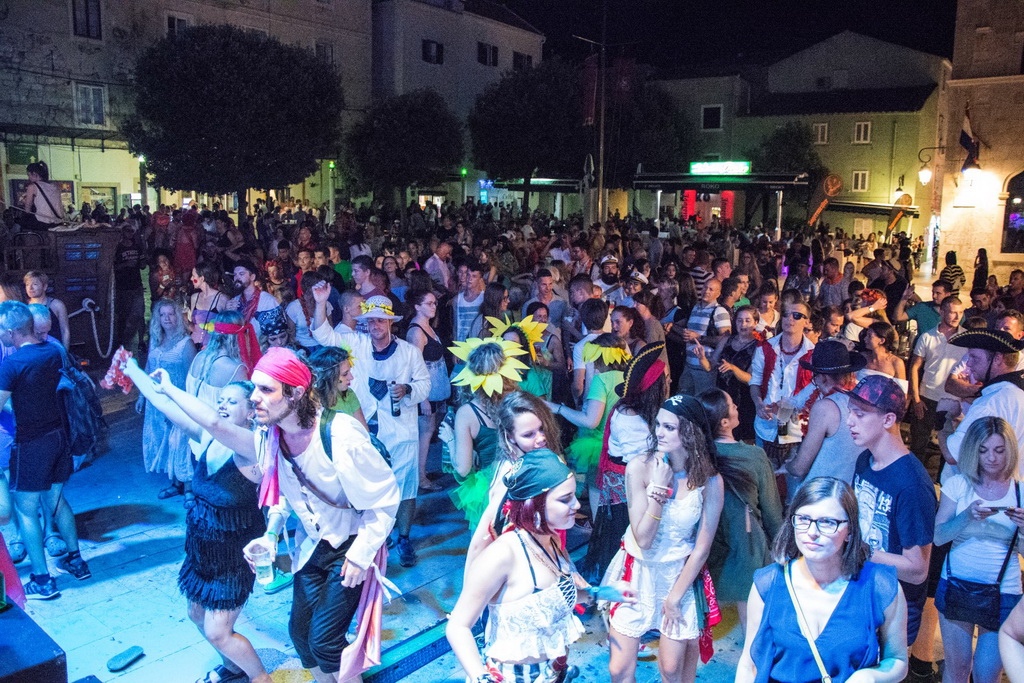 Paški ljetni karneval 2017 – maškarana povorka