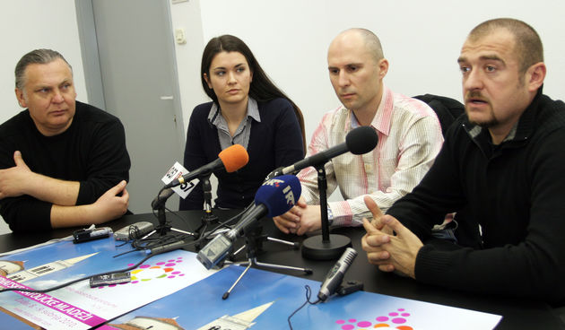Na fotografiji: (s lijeva) Denis Juricic klapa Kontrada, Martina Grginovic solistica, Tomislav Pehar skladatelj himne i don Zdenko Dundovic koordinator Susreta hrvatske katolicke misije. Foto: Branislav Grgurovic /CROPIX