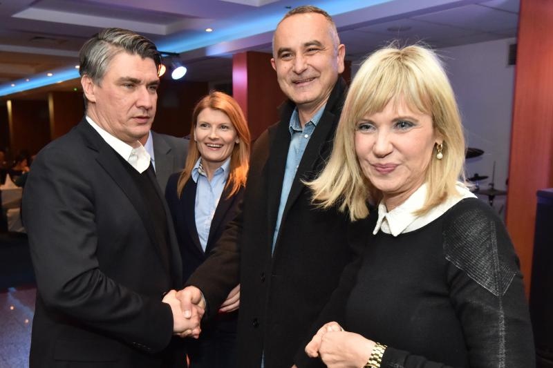 Drženje zadarskih SDP-ovaca u hotelu Kolovare. Foto: Dino Stanin/PIXSELL