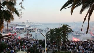 Split dostojanstveno na posljednju plovidbu ispratio legendu Olivera Dragojevića