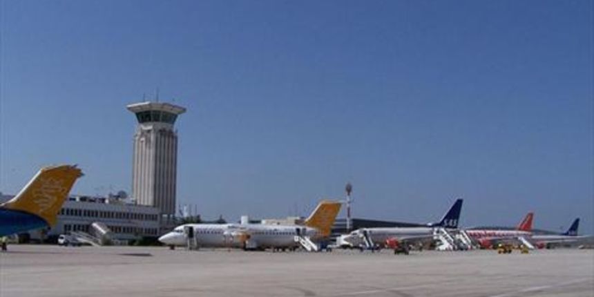 U udarnim ljetnim vikendima u Zračnu luku Split dnevno zna sletjeti i uzletjeti gotovo 150 zrakoplova, Foto: Joško Brešan