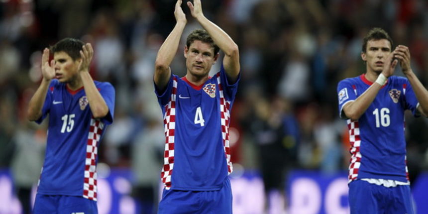 London, 090909.
Stadion Wembley.
Kvalifikacijska nogometna utakmica grupe 6 za Svjetsko prvenstvo u Juznoj Africi 2010.
Utakmica Engleska – Hrvatska.
Ognjen Vukojevic, Ivica Krizanac i Mario Mandzukic pozdravljaju publiku.
Foto: Ronald Gorsic / CROPIX London, 090909.
Stadion Wembley.
Kvalifikacijska nogometna utakmica grupe 6 za Svjetsko prvenstvo u Juznoj Africi 2010.
Utakmica Engleska – Hrvatska.
Ognjen Vukojevic, Ivica Krizanac i Mario Mandzukic pozdravljaju publiku.
Foto: Ronald Gorsic / CROPIX