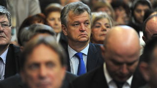 Zadar, 241112.
Obiljezavanje Dana grada Zadra i dolazak generala Ante Gotovine pocasnog gradjanina grada Zadra. General Gotovina na svetoj misi u katedrali Sv. Stosije.
Na slici Miomir Zuzul.
Foto: Luka Gerlanc / CROPIX Zadar, 241112.
Obiljezavanje Dana grada Zadra i dolazak generala Ante Gotovine pocasnog gradjanina grada Zadra. General Gotovina na svetoj misi u katedrali Sv. Stosije.
Na slici Miomir Zuzul.
Foto: Luka Gerlanc / CROPIX