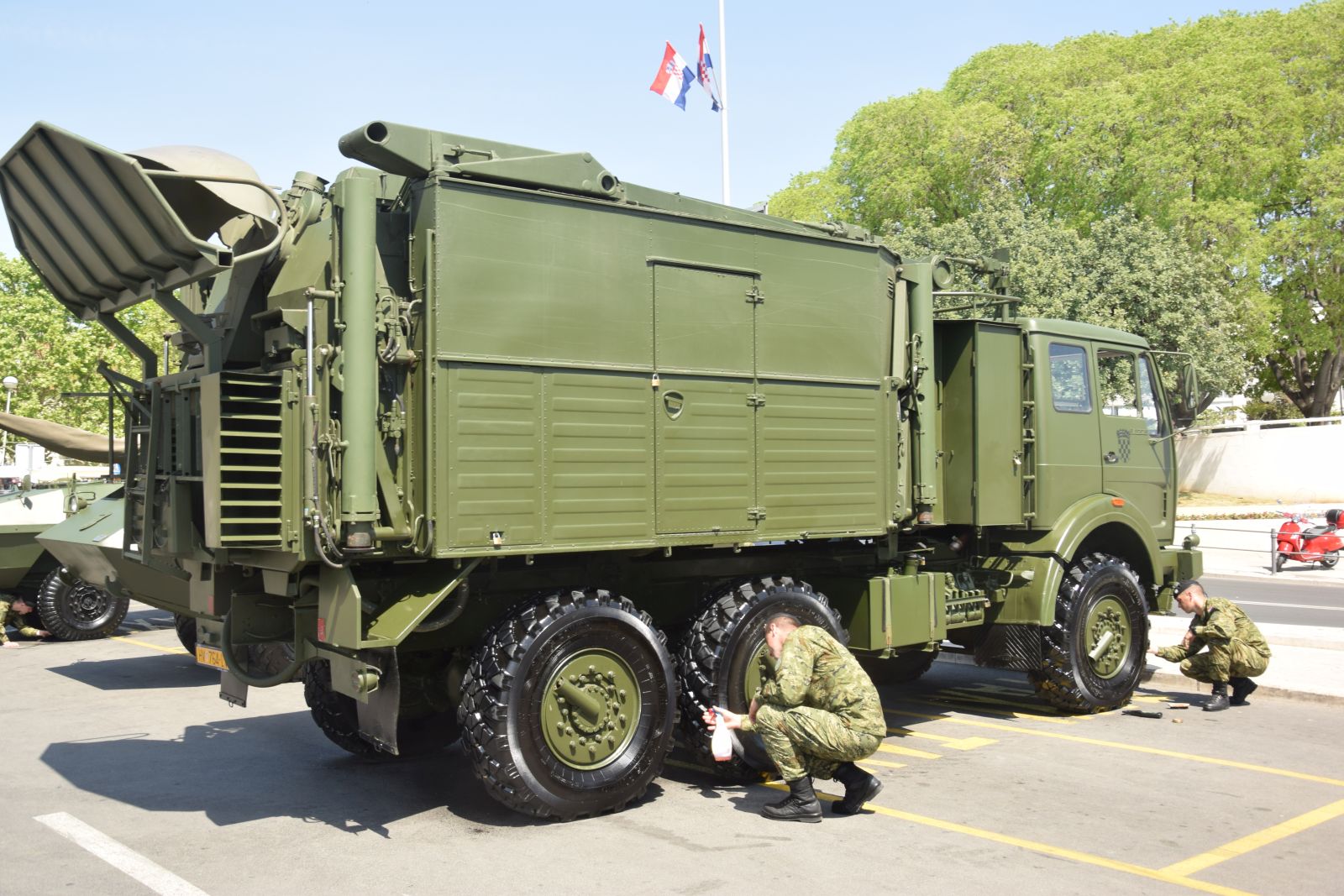 RTOP Vukovar i Kiowa Warrior na splitskoj rivi RTOP Vukovar i Kiowa Warrior na splitskoj rivi