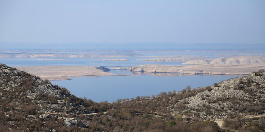 Ako ste u mogućnosti za mali izlet, posjetite Stap – veliko krško polje na Južnom Velebitu, na 960 m visine, foto: Vedran Penga Ako ste u mogućnosti za mali izlet, posjetite Stap – veliko krško polje na Južnom Velebitu, na 960 m visine, foto: Vedran Penga