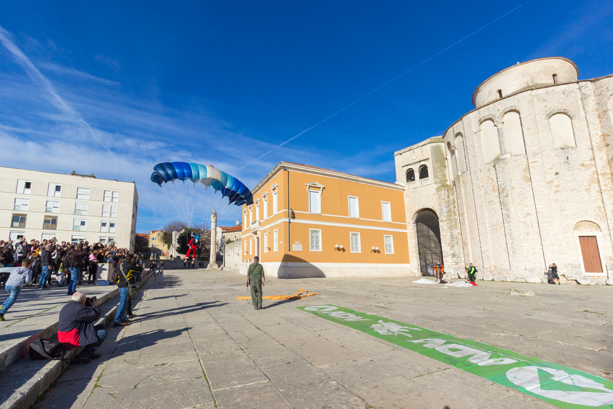 Badnjak 2016: Blagdanski đir po gradu 24. prosinca Badnjak 2016: Blagdanski đir po gradu 24. prosinca
