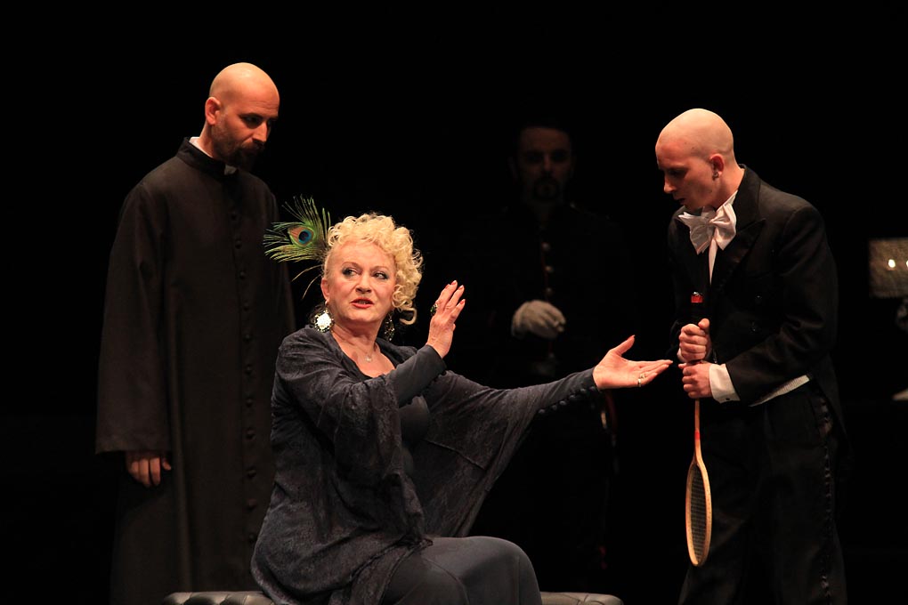 Gospoda Glembajevi u HNK Zadar, foto: Iva Perinčić Gospoda Glembajevi u HNK Zadar, foto: Iva Perinčić