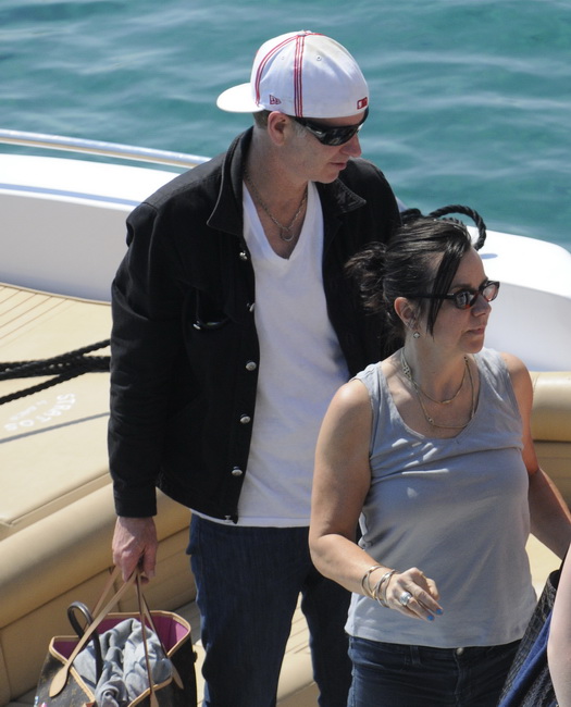 Dubrovnik, 050710.
U Dubrovnik je danas dosao John McEnroe, poznati tenisac koji ce sa Goran Ivanisevicem 08.07.10. odigrati revijalni humanitarni mec za Dubrovacku opcu bolnicu. Mec ce se odigrati na Stradunu ispred Knezeva dvora. John McEnroe stigao je Dubrovnik, 050710.
U Dubrovnik je danas dosao John McEnroe, poznati tenisac koji ce sa Goran Ivanisevicem 08.07.10. odigrati revijalni humanitarni mec za Dubrovacku opcu bolnicu. Mec ce se odigrati na Stradunu ispred Knezeva dvora. John McEnroe stigao je