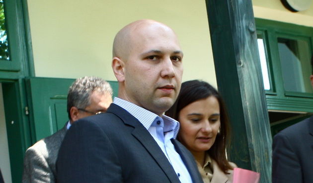 Osijek, Tikves, 150513.
Ministar zastie okolisa i prirode Mihael Zmajlovic u posjeti PP Kopacki rit najavio je brojne projekte. Nazocio je potpisivanju ugovora za prva cetiri projekta koja sufinancira Fond za zastitu okolisa i energetske uncikovitosti. Ug