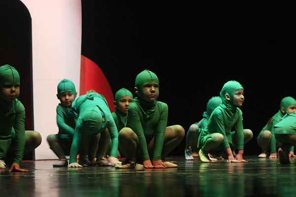 “Karnevalski vremeplov” plesne udruge “Gesta” (foto:Saša Čuka) “Karnevalski vremeplov” plesne udruge “Gesta” (foto:Saša Čuka)