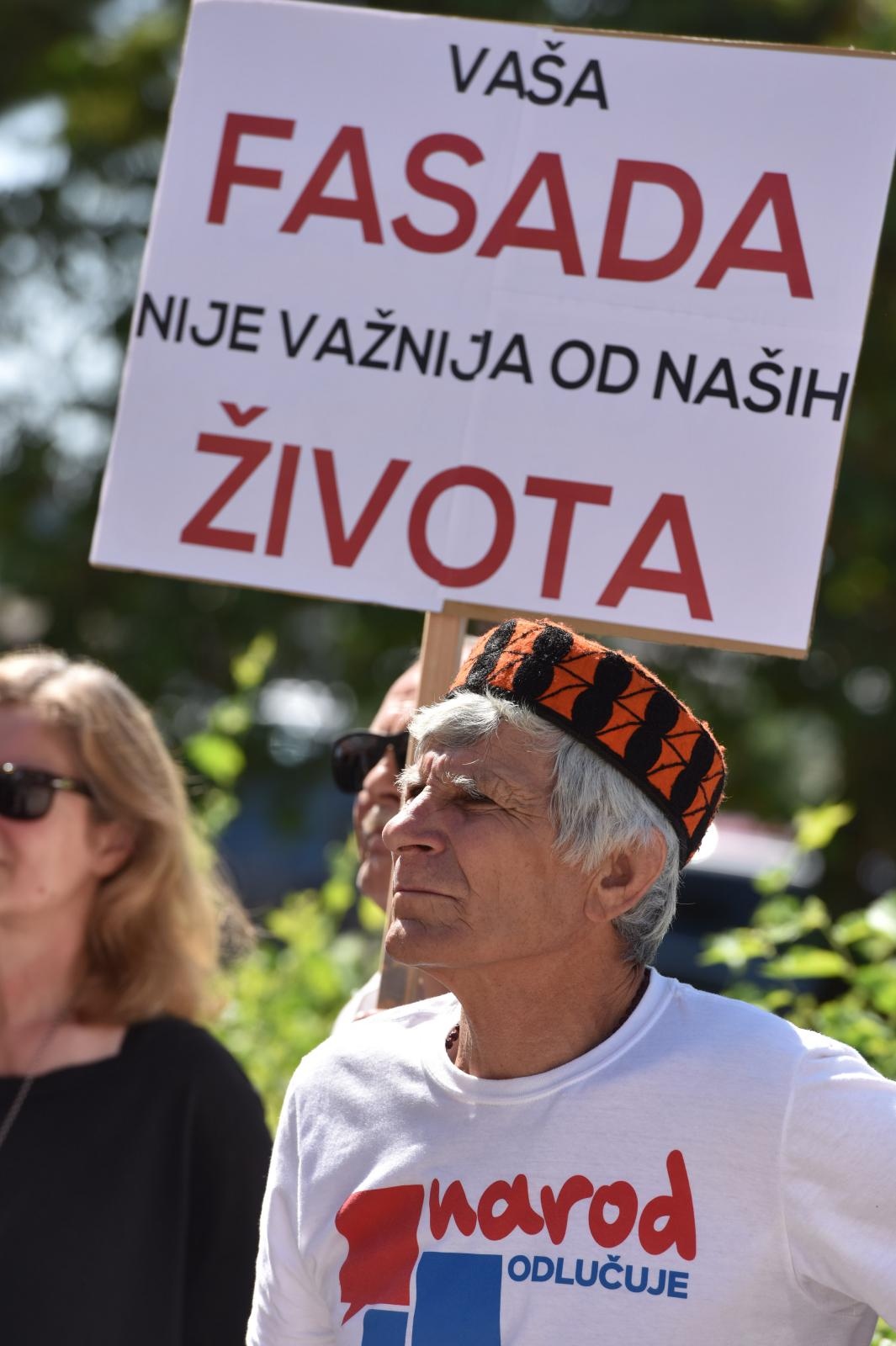 ‘Ne želim dobiti rak!’ Mještani prosvjedovali protiv postavljanja bazne stanice Tele 2