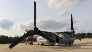 Djelatnici iz vojarne u Zemuniku obišli američke Osprey-e Djelatnici iz vojarne u Zemuniku obišli američke Osprey-e