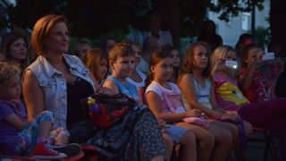 Ružno pače u izvedbi Dragon Teatra Ružno pače u izvedbi Dragon Teatra