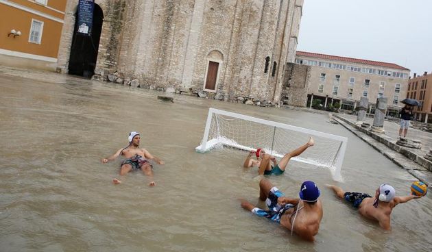 Vaterpolo utakmica na Forumu ispred crkve Sv. Donata, Foto: Filip Brala/PIXSELL