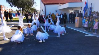 Otvoren dječji vrtić u Pakoštanima i započeli radovi na izgradnji luke u Dragama Otvoren dječji vrtić u Pakoštanima i započeli radovi na izgradnji luke u Dragama