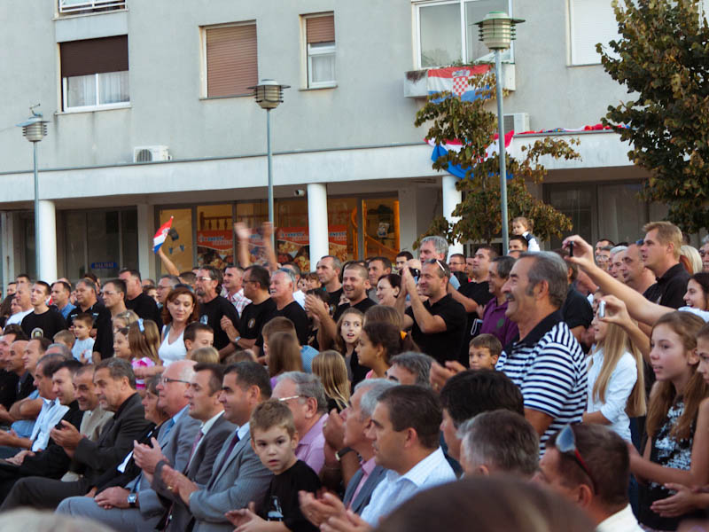 Bili Brig kod Ošk. Zadarski otoci: Svečanost imenovanja trga po D.T. Gavranu, foto: Darko Belančić
