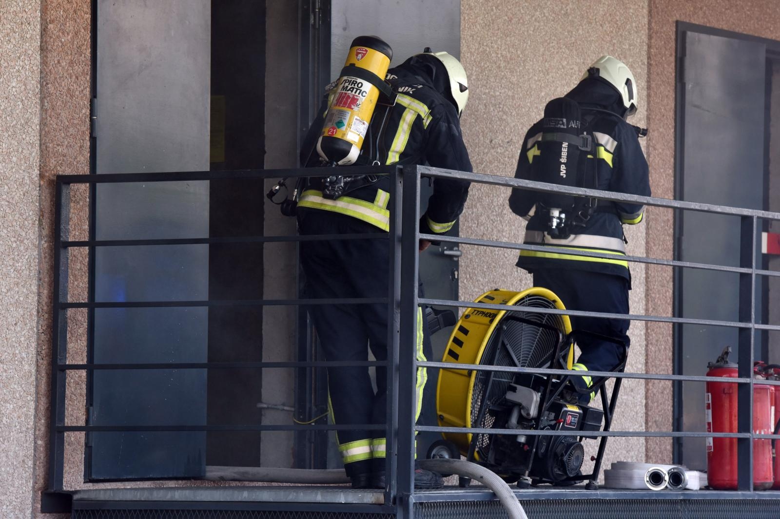 U trgovačkom centru Dalmare u Šibeniku izbila dva požara