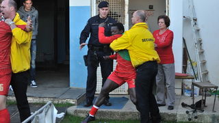 Zadar, 260513.
Stadion Stanovi.
Utakmica MAXtv 1. HNL izmedju Zadra i Splita. Nakon utakmice tamnoputi igrac Splita Belle je reagirao na rasisticke uvrede iz publike pa je doslo do naguravanja i tucnjave sa zastitarom.
Foto: Luka Gerlanc / CROPIX Zadar, 260513.
Stadion Stanovi.
Utakmica MAXtv 1. HNL izmedju Zadra i Splita. Nakon utakmice tamnoputi igrac Splita Belle je reagirao na rasisticke uvrede iz publike pa je doslo do naguravanja i tucnjave sa zastitarom.
Foto: Luka Gerlanc / CROPIX