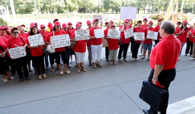 Prosvjed radnica Adria d.d. Zadar. Photo: Patrik Maček/PIXSELL