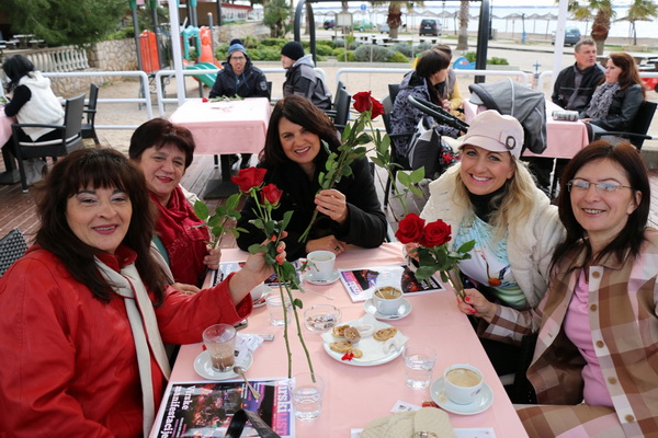 U organizaciji Općine Vir i Vir turizma virskim damama podijeljeno 400 ruža u povodu Dana žena