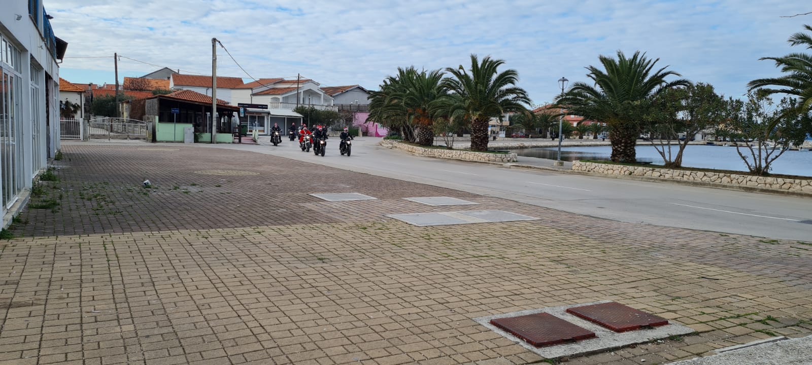 Bibinje: Moto mrazovi razveselili mališane Bibinje: Moto mrazovi razveselili mališane