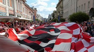 Divovska hrvatska zastava razvijena u centru Nižnji Novgoroda