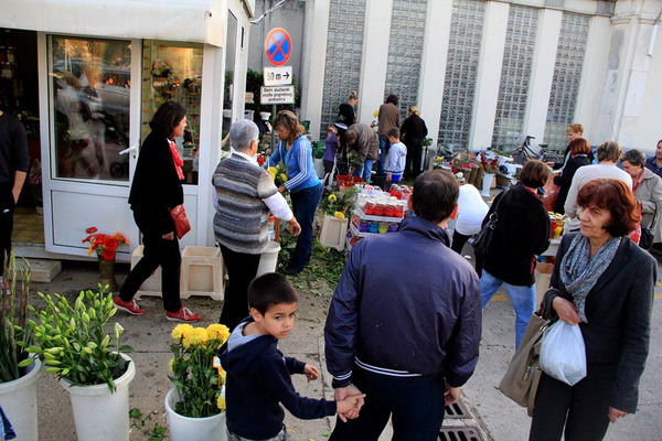 Blagdan Svih svetih na Gradskom groblju Zadar, Foto: Iva Perinčić Blagdan Svih svetih na Gradskom groblju Zadar, Foto: Iva Perinčić