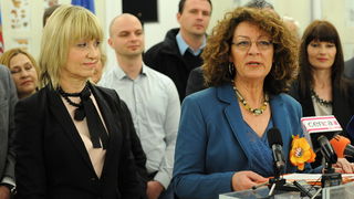 Zadar, 110413.
Zadarski SDP postigao je dogovor s HNS-om o koaliciji i predstavio dr. Ljiljanu Klaric kao zamjenicu gradonacelnickog kandidata Ive Bilica.
SDP na lokalne izbore izlazi u koaliciji sa HNS-om, HSLS-om, DSU i HSZ.
Na fotografiji: Ingrid Anti Zadar, 110413.
Zadarski SDP postigao je dogovor s HNS-om o koaliciji i predstavio dr. Ljiljanu Klaric kao zamjenicu gradonacelnickog kandidata Ive Bilica.
SDP na lokalne izbore izlazi u koaliciji sa HNS-om, HSLS-om, DSU i HSZ.
Na fotografiji: Ingrid Anti