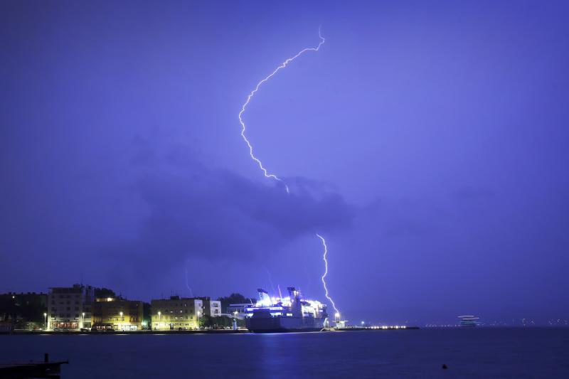 Grmljavinsko nevrijeme 11. rujna 2013. Foto: Filip Brala/PIXDELL Grmljavinsko nevrijeme 11. rujna 2013. Foto: Filip Brala/PIXDELL