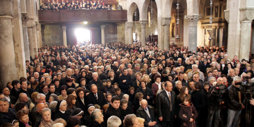 Posljednji ispraćaj nadbiskupa Marijana Oblaka