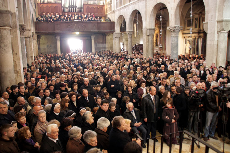 Posljednji ispraćaj nadbiskupa Marijana Oblaka