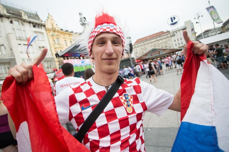 Hrvatski navijači okupirali Lens uoči utakmice s Portugalom, Photo: PIXSELL Hrvatski navijači okupirali Lens uoči utakmice s Portugalom, Photo: PIXSELL