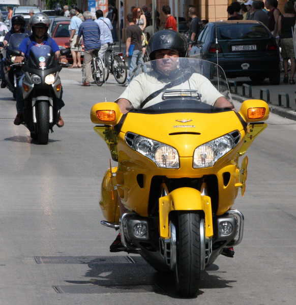 Karusel bikera na Branimirovoj obali u Zadru, Foto: Mladen Malik