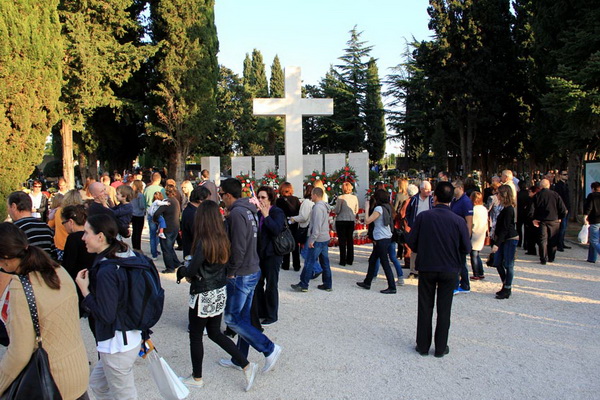 Blagdan Svih svetih na Gradskom groblju Zadar, Foto: Iva Perinčić Blagdan Svih svetih na Gradskom groblju Zadar, Foto: Iva Perinčić