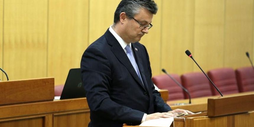 U Saboru je na prijedlog HDZ-a pocela rasprava o opozivu premijera Oreskovica. Tihomir Oreskovic. Photo: Patrik Macek/PIXSELL
