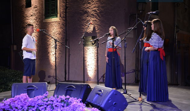 27. izdanje Susreta dalmatinskih klapa “Na vr’ sela”: Ljubav prema klapskoj pismi u Sv. Filip i Jakovu neizbrisiva je