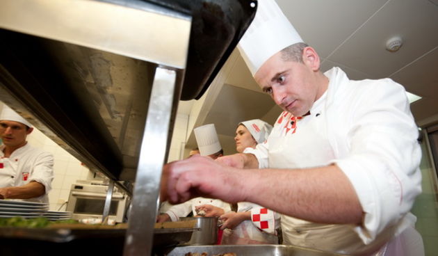 Zadar, 230712.
Hrvatski tim kuhara priprema se punom parom za kuharsku Olimpijadu koja ce se uskoro odrzati u njemackom Erfurtu. Upravo stoga je u restoranu Magnolija u Falkensteiner hotelu Adriana, u Resortu Borik u Zadru odrzan trening hrvatske seniorsk