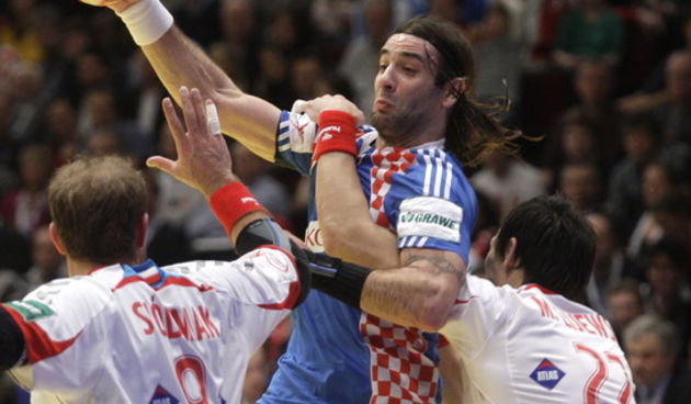 Bec, 300110. Austrija je domacin EURO 2010 u rukometu od 19-31 01.10. U Becu se igraju utakmice poufinala i finala. Polufinale su izborile reprezentacije Islanda, Francuske, Poljske i Hrvatske. Utakmica polufinala Hrvatska – Poljska. Na slici:  Ivano Bali