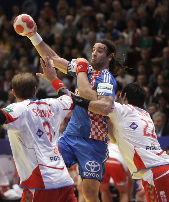 Bec, 300110. Austrija je domacin EURO 2010 u rukometu od 19-31 01.10. U Becu se igraju utakmice poufinala i finala. Polufinale su izborile reprezentacije Islanda, Francuske, Poljske i Hrvatske. Utakmica polufinala Hrvatska – Poljska. Na slici: Ivano Bali Bec, 300110. Austrija je domacin EURO 2010 u rukometu od 19-31 01.10. U Becu se igraju utakmice poufinala i finala. Polufinale su izborile reprezentacije Islanda, Francuske, Poljske i Hrvatske. Utakmica polufinala Hrvatska – Poljska. Na slici: Ivano Bali