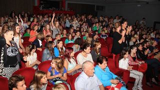 U suradnji HNK Zadar i Kazališne udruge “Igrajmo se” premijerno je izvedena predstava “Sasvim sam popubertetio” u režiji Žane Bumber. foto: Iva Perinčić U suradnji HNK Zadar i Kazališne udruge “Igrajmo se” premijerno je izvedena predstava “Sasvim sam popubertetio” u režiji Žane Bumber. foto: Iva Perinčić