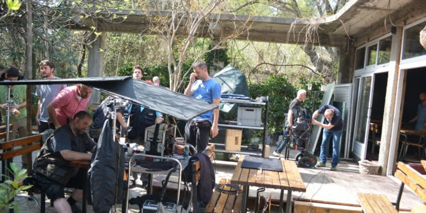 Završeno snimanje igranog filma Mrtve ribe plivaju na leđima redatelja Kristijana Milića; Kristijan Milić i Slaven Knezović na setu