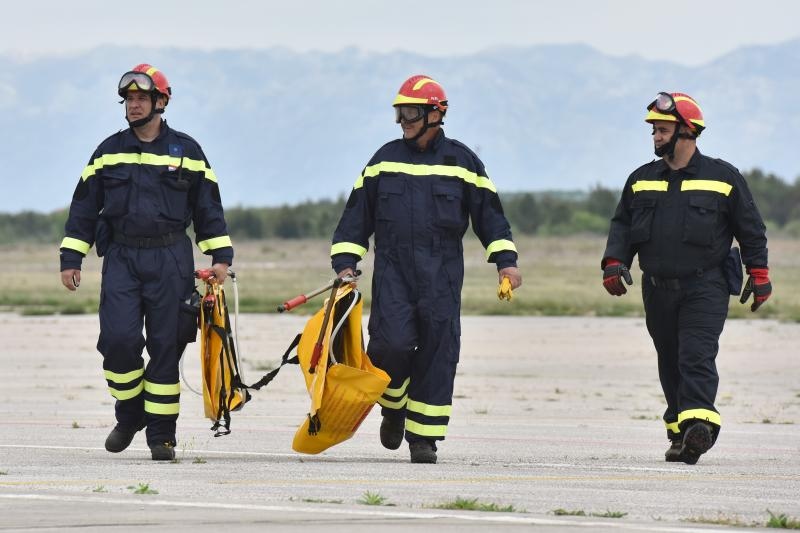 U sklopu Medjunarodne konferencije o gasenju pozara iz zraka (Aerial Firefighting Conference), u zrakoplovnoj bazi HRZ Zemunik odrzala se pokazna vjezba na kojoj su sudjelovali protupozarni avioni i helikopteri iz sastava 93. zrakoplovne baze u Zemuniku, U sklopu Medjunarodne konferencije o gasenju pozara iz zraka (Aerial Firefighting Conference), u zrakoplovnoj bazi HRZ Zemunik odrzala se pokazna vjezba na kojoj su sudjelovali protupozarni avioni i helikopteri iz sastava 93. zrakoplovne baze u Zemuniku,