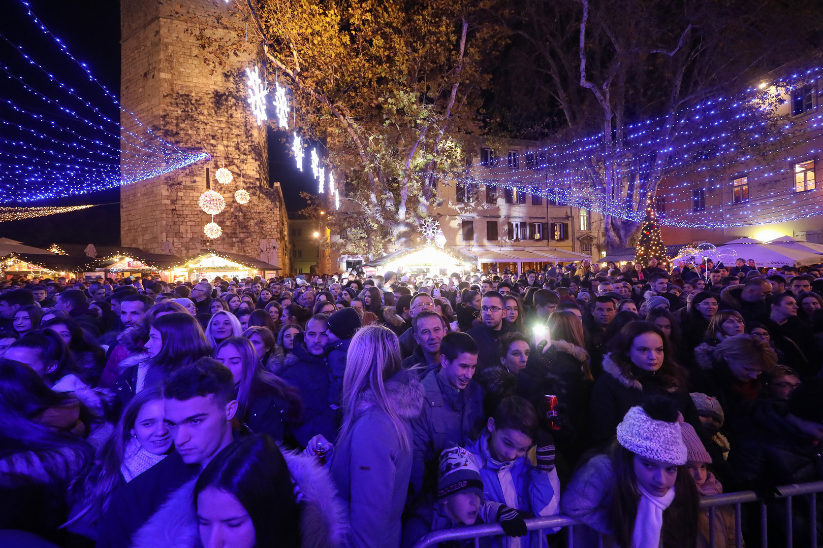 Pogled iz zraka: Svečano otvorenje manifestacije “Advent u Zadru”