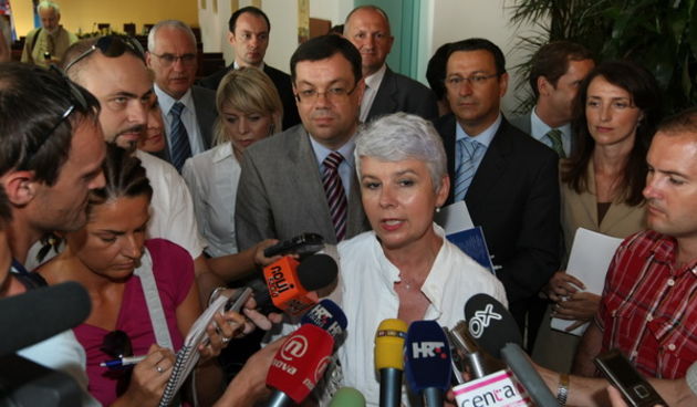 Zadar, Biograd, 140809.
U Biogradu je odrzano povjerenstvo Hrvatske Vlade za pracenje turisticke sezone pod predsjedanjem predsjednice Vlade Jadranke Kosor.Tom prigodom su obisli i kamp Soline.
Foto: Vladimir Ivanov / CROPIX