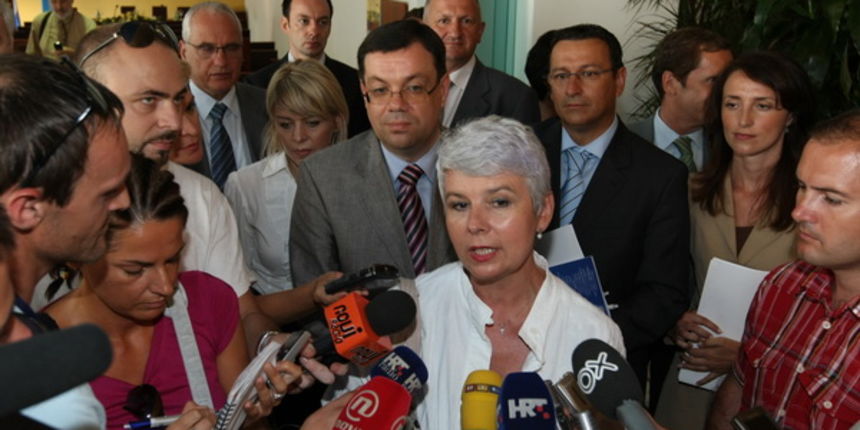 Zadar, Biograd, 140809.
U Biogradu je odrzano povjerenstvo Hrvatske Vlade za pracenje turisticke sezone pod predsjedanjem predsjednice Vlade Jadranke Kosor.Tom prigodom su obisli i kamp Soline.
Foto: Vladimir Ivanov / CROPIX Zadar, Biograd, 140809.
U Biogradu je odrzano povjerenstvo Hrvatske Vlade za pracenje turisticke sezone pod predsjedanjem predsjednice Vlade Jadranke Kosor.Tom prigodom su obisli i kamp Soline.
Foto: Vladimir Ivanov / CROPIX