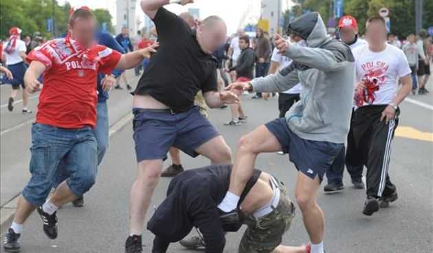 Navijacki neredi u Varšavi, foto: fakt.pl