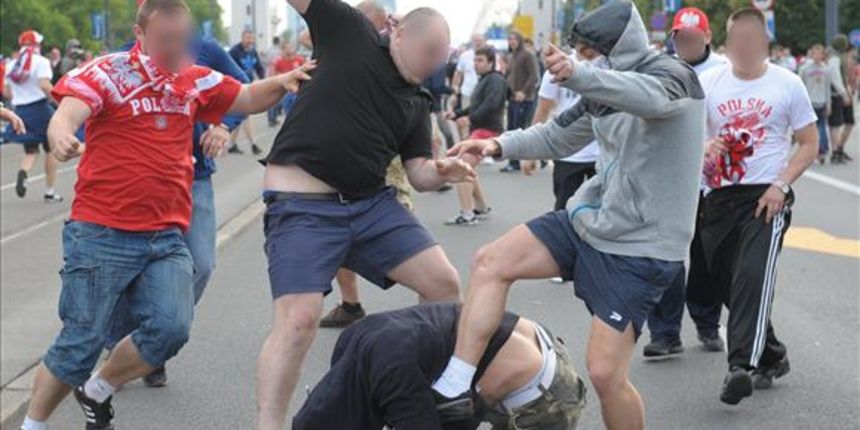 Navijacki neredi u Varšavi, foto: fakt.pl