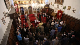 Zadar, 170513.
Crkva sv Ilije, Poluotok.
Veceras je otvorena sakralna riznica pravoslavne crkve sv. Ilije – vrijedne umjetnine i galerija ikona. Javnosti ju je predstavio episkop dalmatinski Fotije. Riznica je obnovljena sredstvima Ministarstva kultur Zadar, 170513.
Crkva sv Ilije, Poluotok.
Veceras je otvorena sakralna riznica pravoslavne crkve sv. Ilije – vrijedne umjetnine i galerija ikona. Javnosti ju je predstavio episkop dalmatinski Fotije. Riznica je obnovljena sredstvima Ministarstva kultur